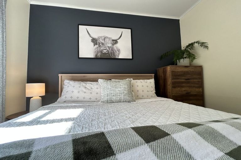 Photo of property in 2/12 Gradwell Place, Two Mile Bay, Taupo, 3330