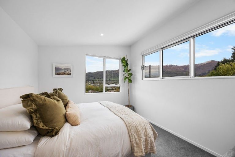 Photo of property in 17 Hillview Place, Wanaka, 9305