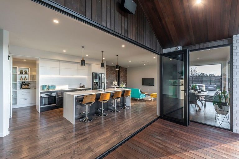 Photo of property in 33 Hogan Road, Cambridge, 3493