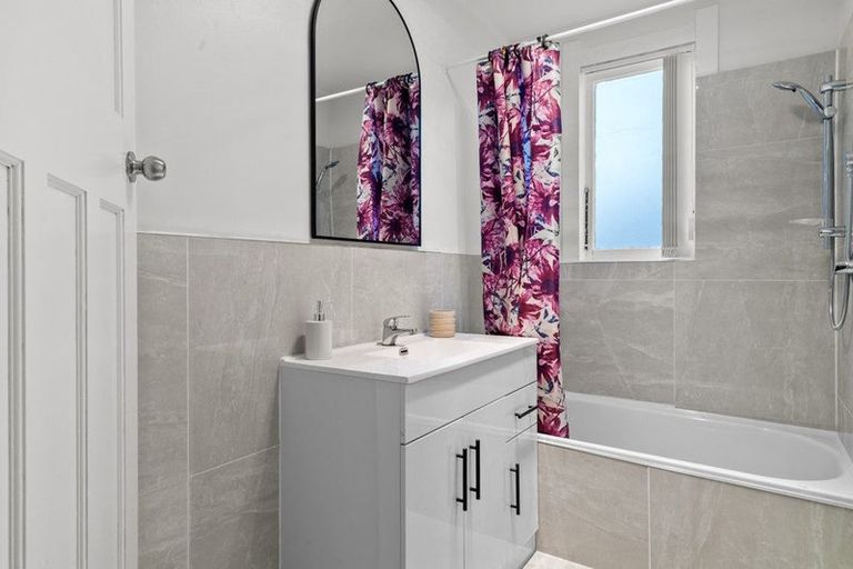 Photo of property in 76 Manuroa Road, Takanini, 2112