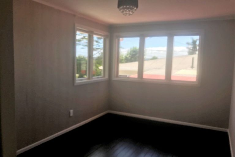 Photo of property in 14 Amberley Avenue, Te Atatu South, Auckland, 0610