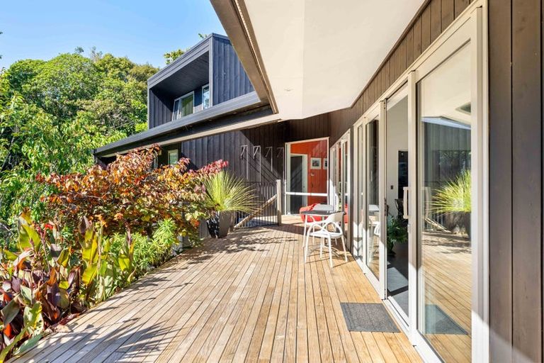 Photo of property in 118 Ngarara Road, Waikanae, 5036