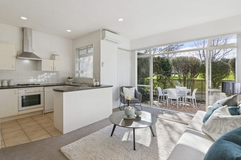 Photo of property in 2/1-5 Gleanor Avenue, Oteha, Auckland, 0632