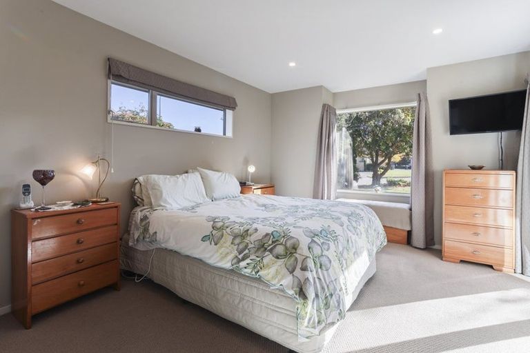 Photo of property in 14 Len Hale Place, Parklands, Christchurch, 8083