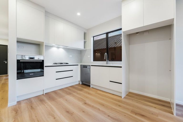 Photo of property in 16 Kotiu Place, Massey, Auckland, 0614