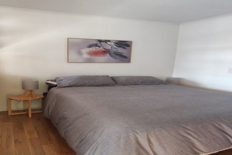 Photo of property in 33 Versailles Street, Karori, Wellington, 6012