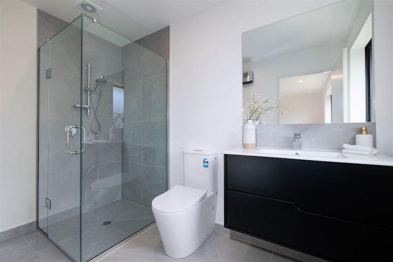 Photo of property in 33 Miromiro Street, Broomfield, Christchurch, 8042