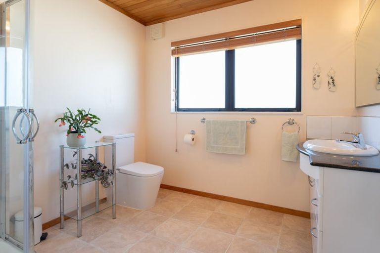 Photo of property in 6 Montrose Grove, Churton Park, Wellington, 6037