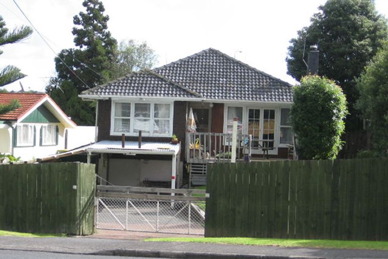 Photo of property in 13 Matipo Road, Te Atatu Peninsula, Auckland, 0610