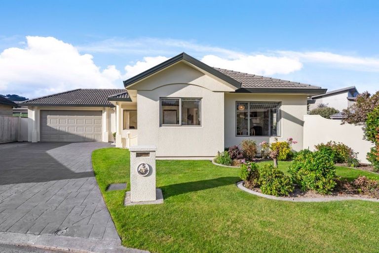 Photo of property in 5 Rosebank Place, Avalon, Lower Hutt, 5011