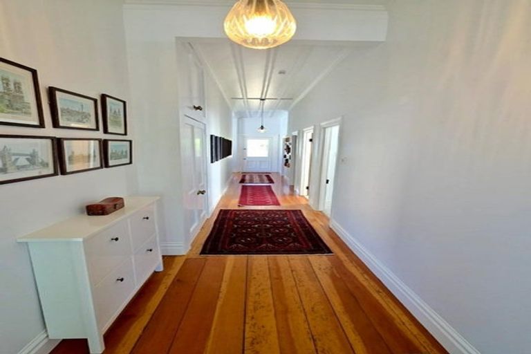 Photo of property in 33 Church Street, Devonport, Auckland, 0624
