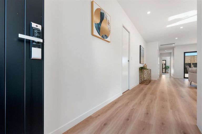 Photo of property in 46 Whakairo Crescent, Gulf Harbour, Whangaparaoa, 0930