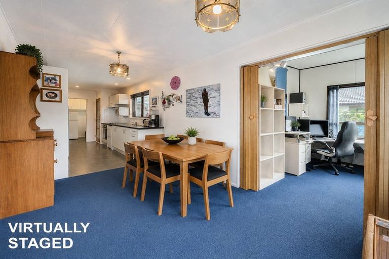 Photo of property in 28 Trigg Crescent, Taradale, Napier, 4112