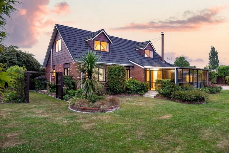 Photo of property in 103 Grimseys Road, Redwood, Christchurch, 8051