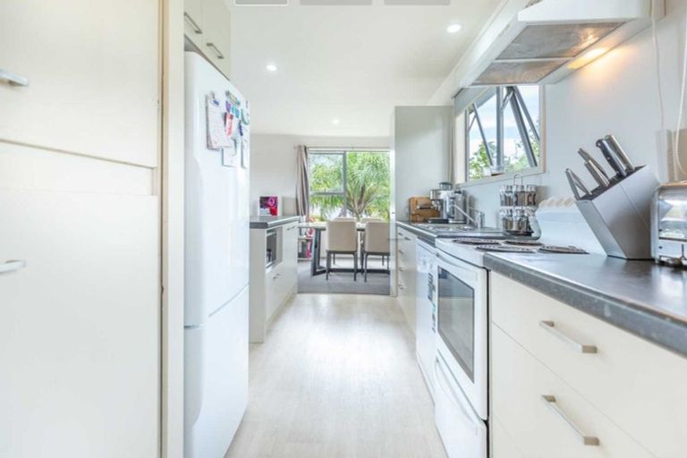 Photo of property in 33 Keegan Drive, Massey, Auckland, 0614