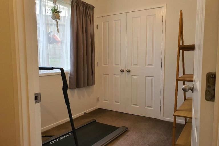 Photo of property in 50 Royal View Road, Te Atatu South, Auckland, 0610