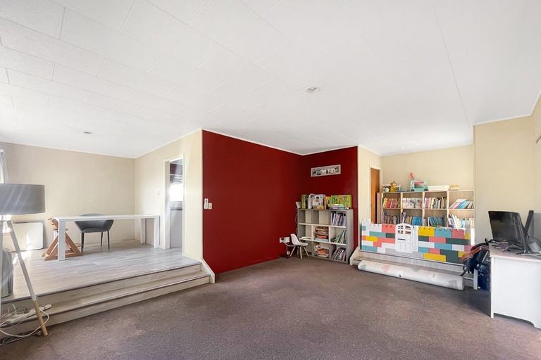 Photo of property in 6 Santiago Crescent, Unsworth Heights, Auckland, 0632