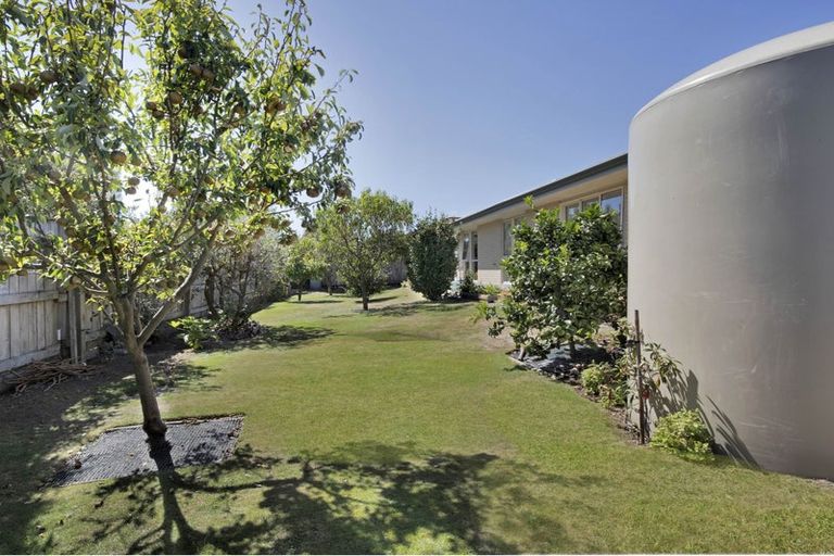 Photo of property in 89 Cedar Drive, Paraparaumu Beach, Paraparaumu, 5032