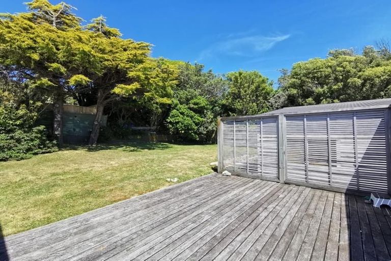 Photo of property in 96 Glanmire Road, Newlands, Wellington, 6037