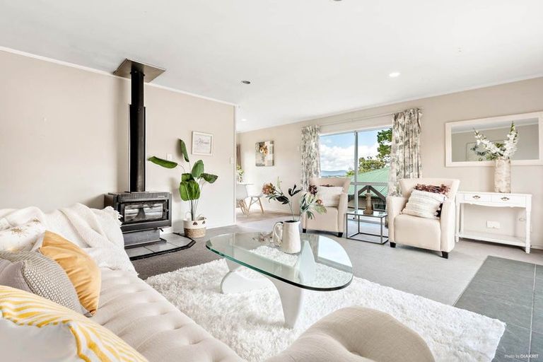 Photo of property in 23 Luckens Road, West Harbour, Auckland, 0618
