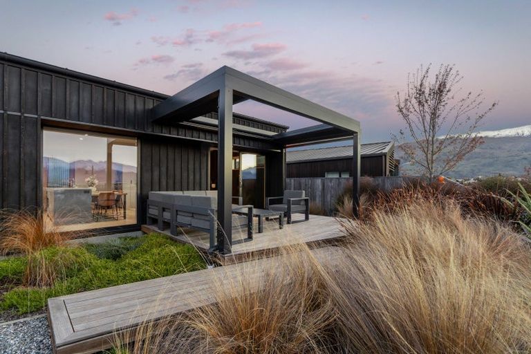 Photo of property in 15 Kereru Crescent, Wanaka, 9305