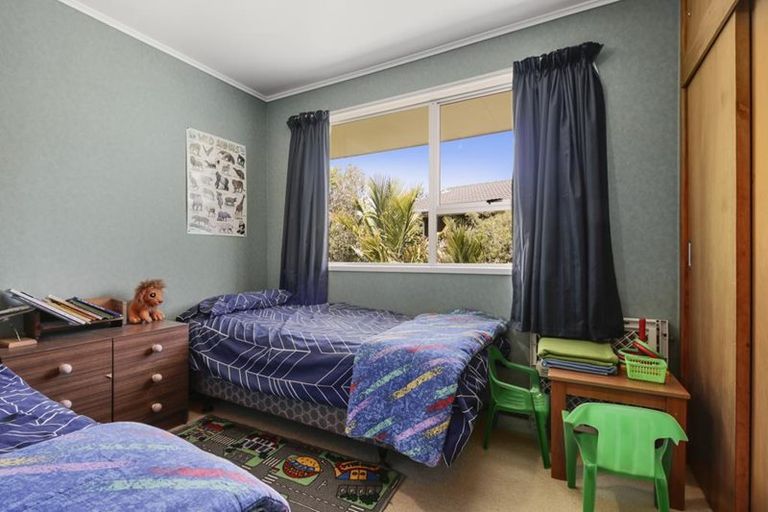 Photo of property in 18 Roick Parade, Glen Eden, Auckland, 0602