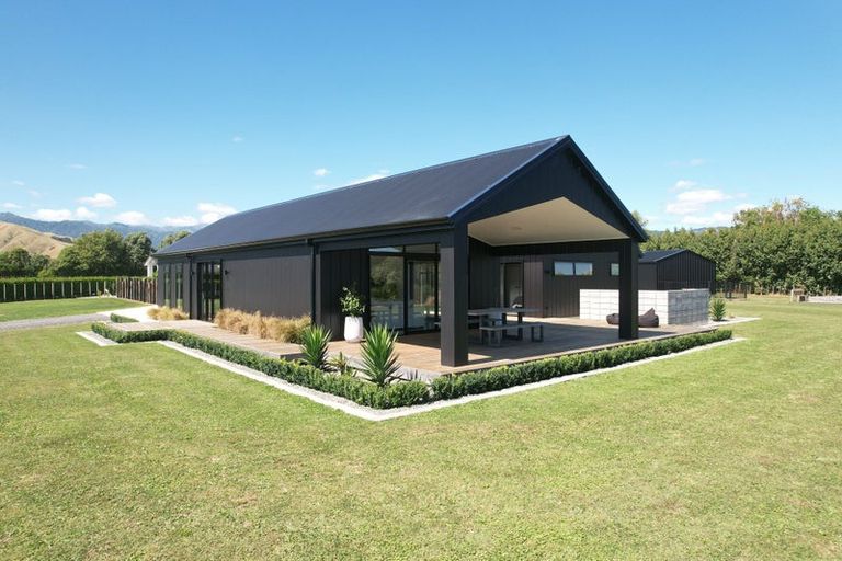 Photo of property in 18 Oriwa Lane, Levin, 5571