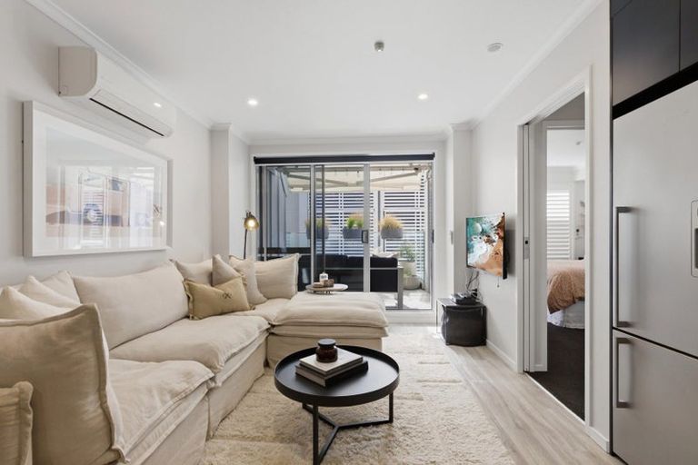 Photo of property in 2/19 Victoria Road, Mount Maunganui, 3116