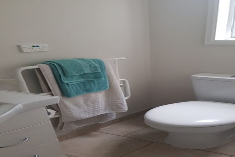 Photo of property in 37 John Dee Crescent, Red Beach, 0932