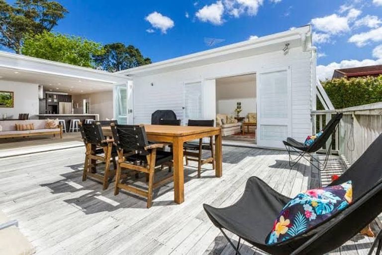 Photo of property in 63 Knights Road, Rothesay Bay, Auckland, 0630