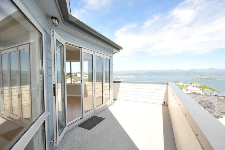 Photo of property in 12 Sunhaven Drive, Newlands, Wellington, 6037