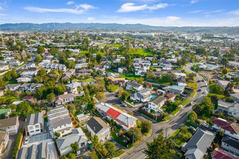 Photo of property in 2/61 Royal View Road, Te Atatu South, Auckland, 0610