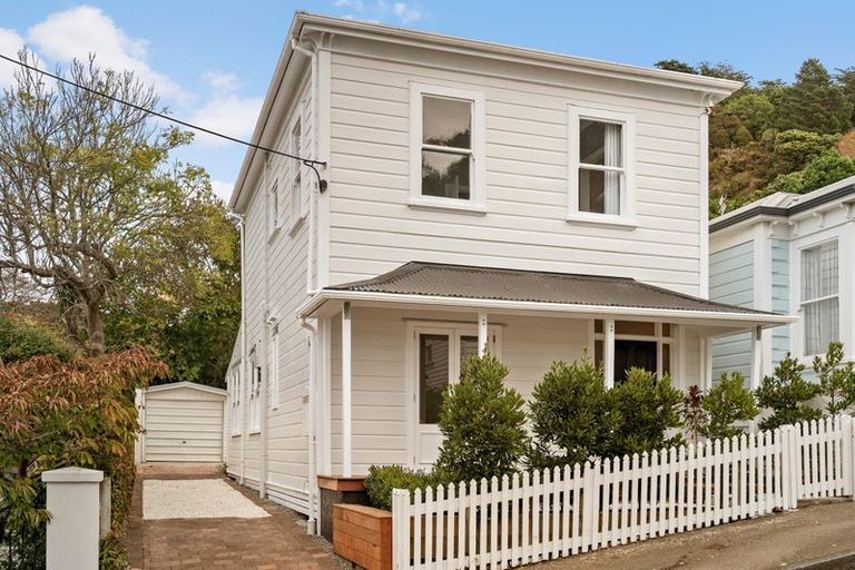 Photo of property in 25 Newman Terrace, Thorndon, Wellington, 6011