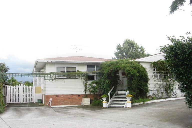 Photo of property in 1/18 Ussher Place, Pakuranga Heights, Auckland, 2010