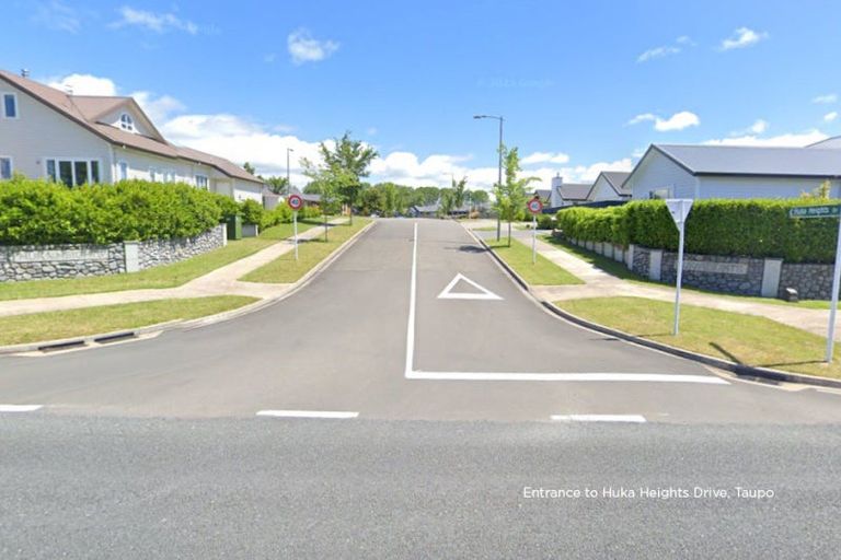 Photo of property in 37 Huka Heights Drive, Rangatira Park, Taupo, 3330