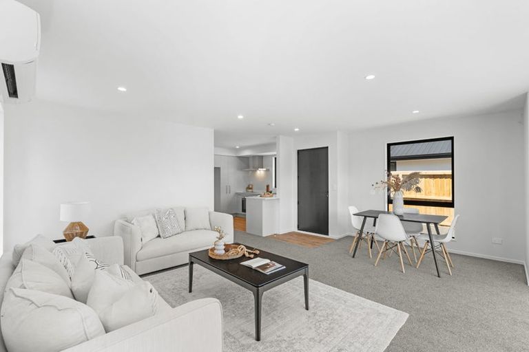 Photo of property in 2/4 Ramore Place, Redwood, 8051