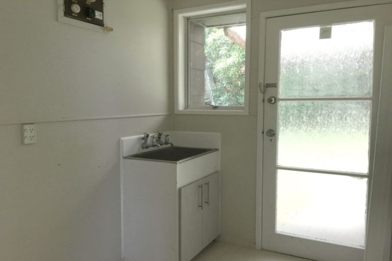 Photo of property in 21 Finn Place, Totara Vale, Auckland, 0629