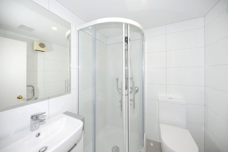 Photo of property in Gloucester Towers, 2/28 Gloucester Street, Christchurch Central, Christchurch, 8013