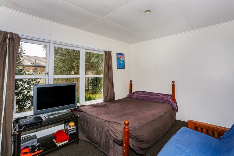 Photo of property in 1 Booth Crescent, Tuakau, 2121