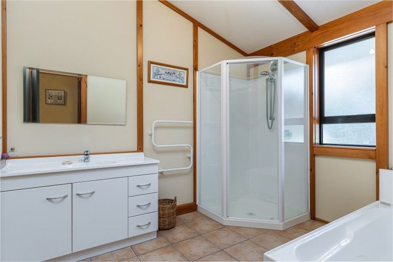 Photo of property in 16 De Castro Drive, Blenheim, 7201