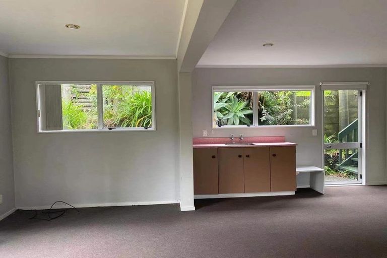 Photo of property in 23 Trias Road, Totara Vale, Auckland, 0629