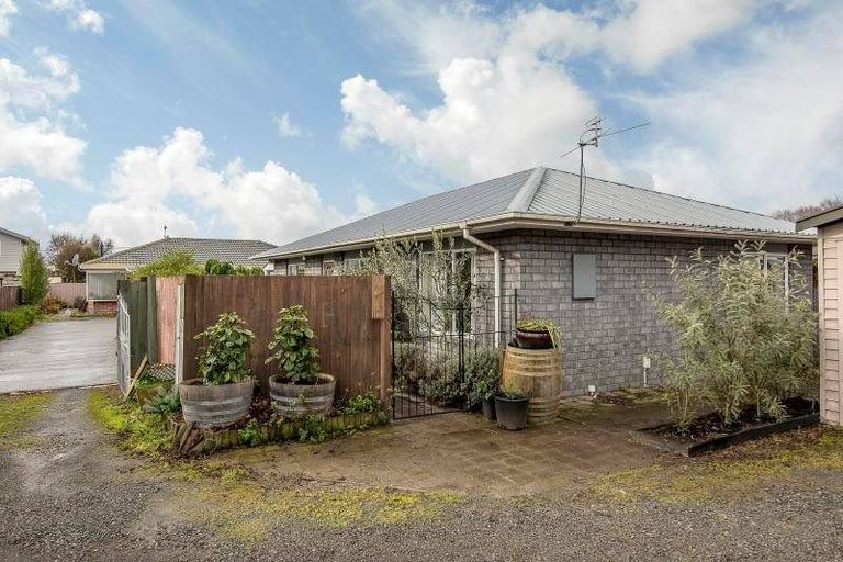 Photo of property in 2/24a Croziers Road, St Albans, Christchurch, 8052