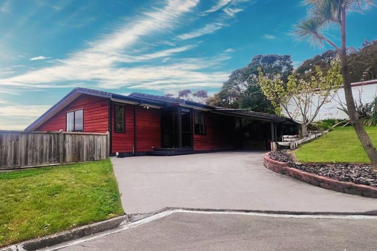 Photo of property in 35 Westhaven Drive, Tawa, Wellington, 5028