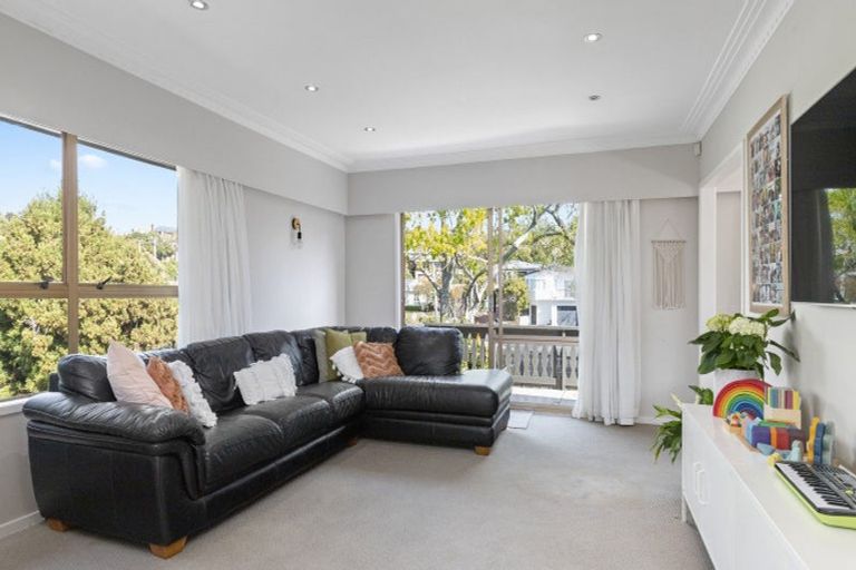 Photo of property in 2 Hartles Place, Mellons Bay, Auckland, 2014