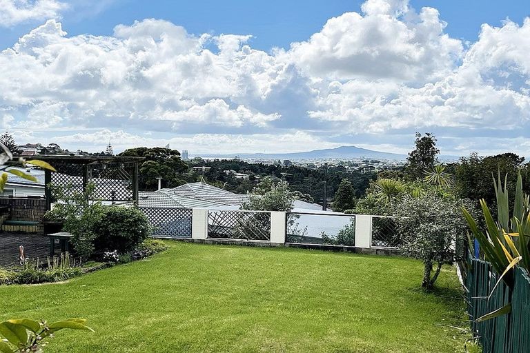 Photo of property in 123 Birkenhead Avenue, Birkenhead, Auckland, 0626