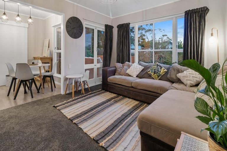 Photo of property in 1/24 Lysander Crescent, Beach Haven, Auckland, 0626