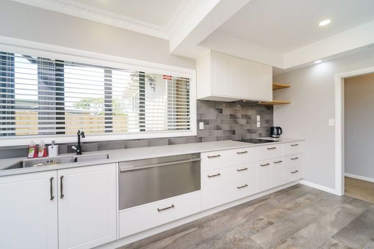 Photo of property in 12 Innes Place, Roslyn, Palmerston North, 4414