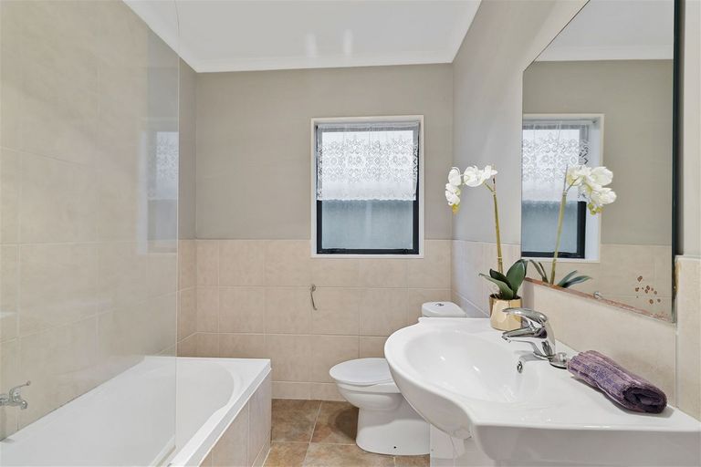 Photo of property in 38b Hetherington Road, Ranui, Auckland, 0612