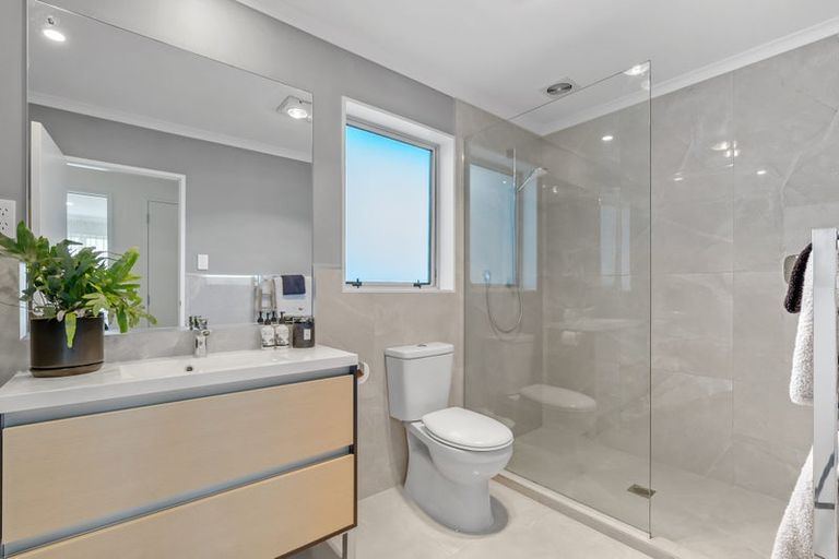 Photo of property in 9 Symes Drive, Red Beach, 0932