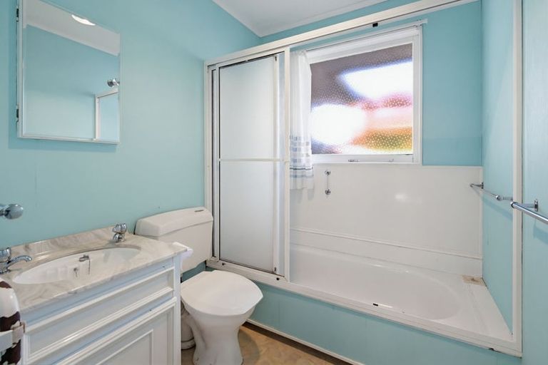 Photo of property in 15-16 Amberley Grove, Hutt Central, Lower Hutt, 5010